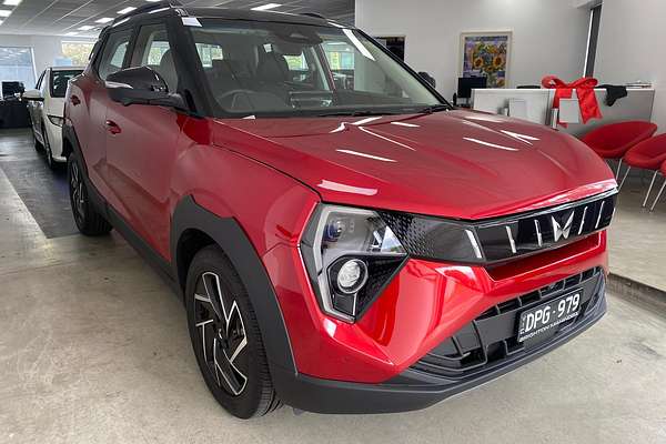 2025 Mahindra XUV3XO AX7L