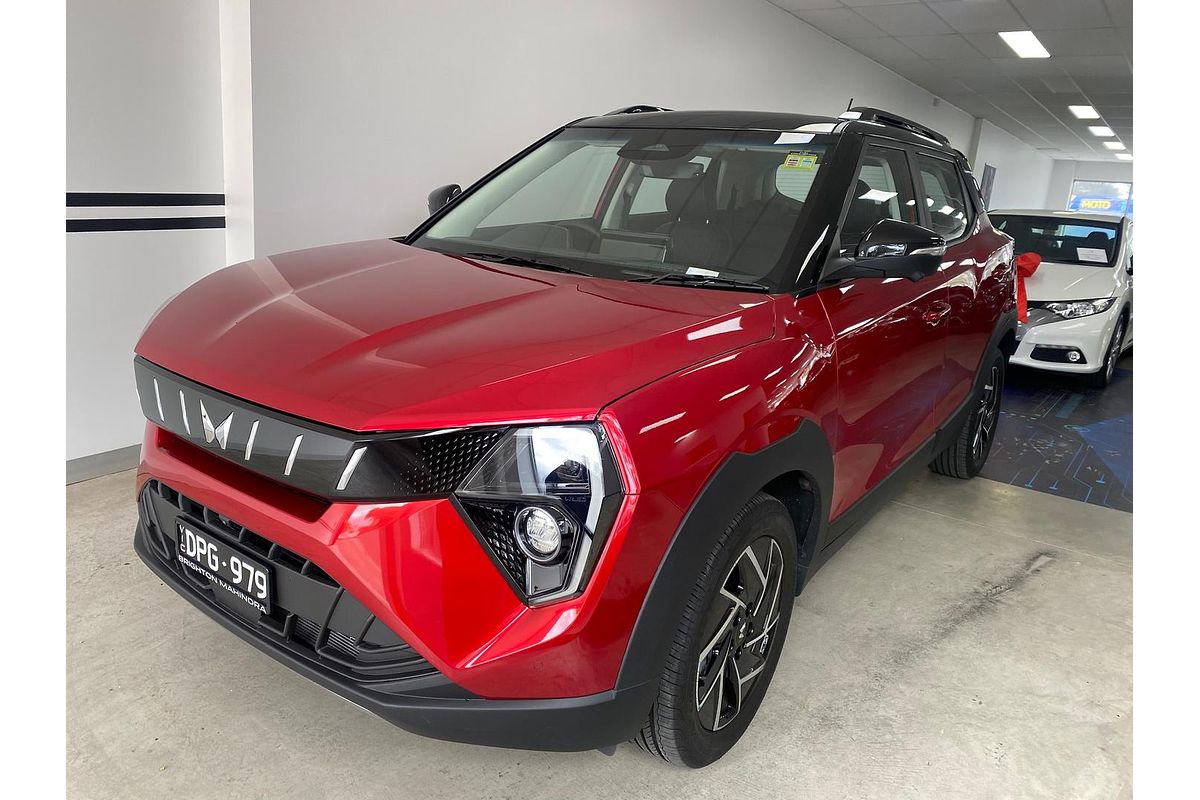 2025 Mahindra XUV3XO AX7L