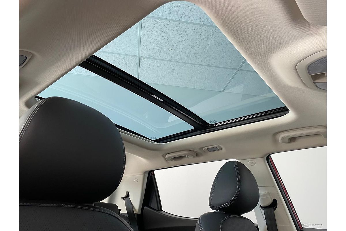 2025 Mahindra XUV3XO AX7L