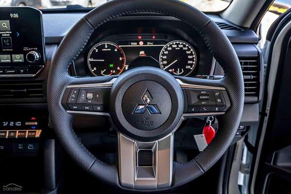 2025 Mitsubishi Triton GLX-R MV 4X4