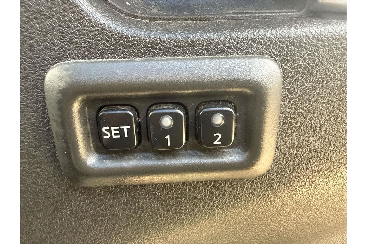 2011 Nissan Pathfinder Ti 550 R51