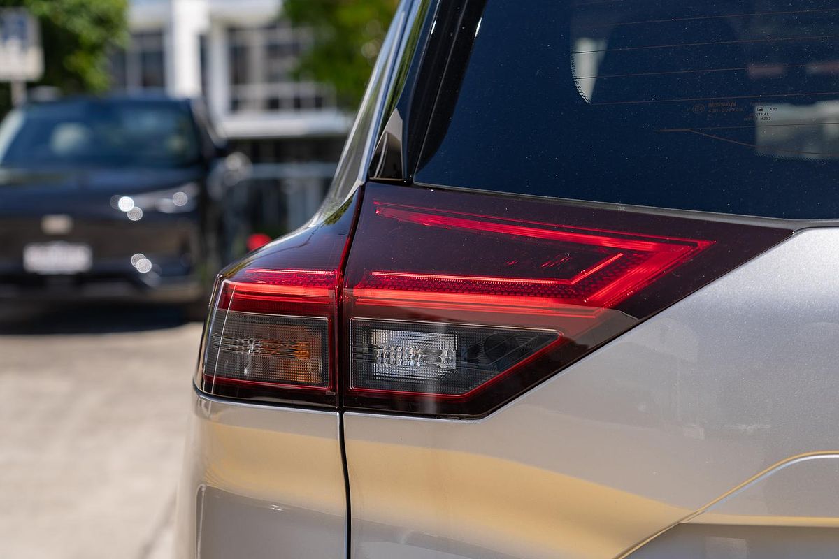 2025 Nissan X-TRAIL ST-L T33