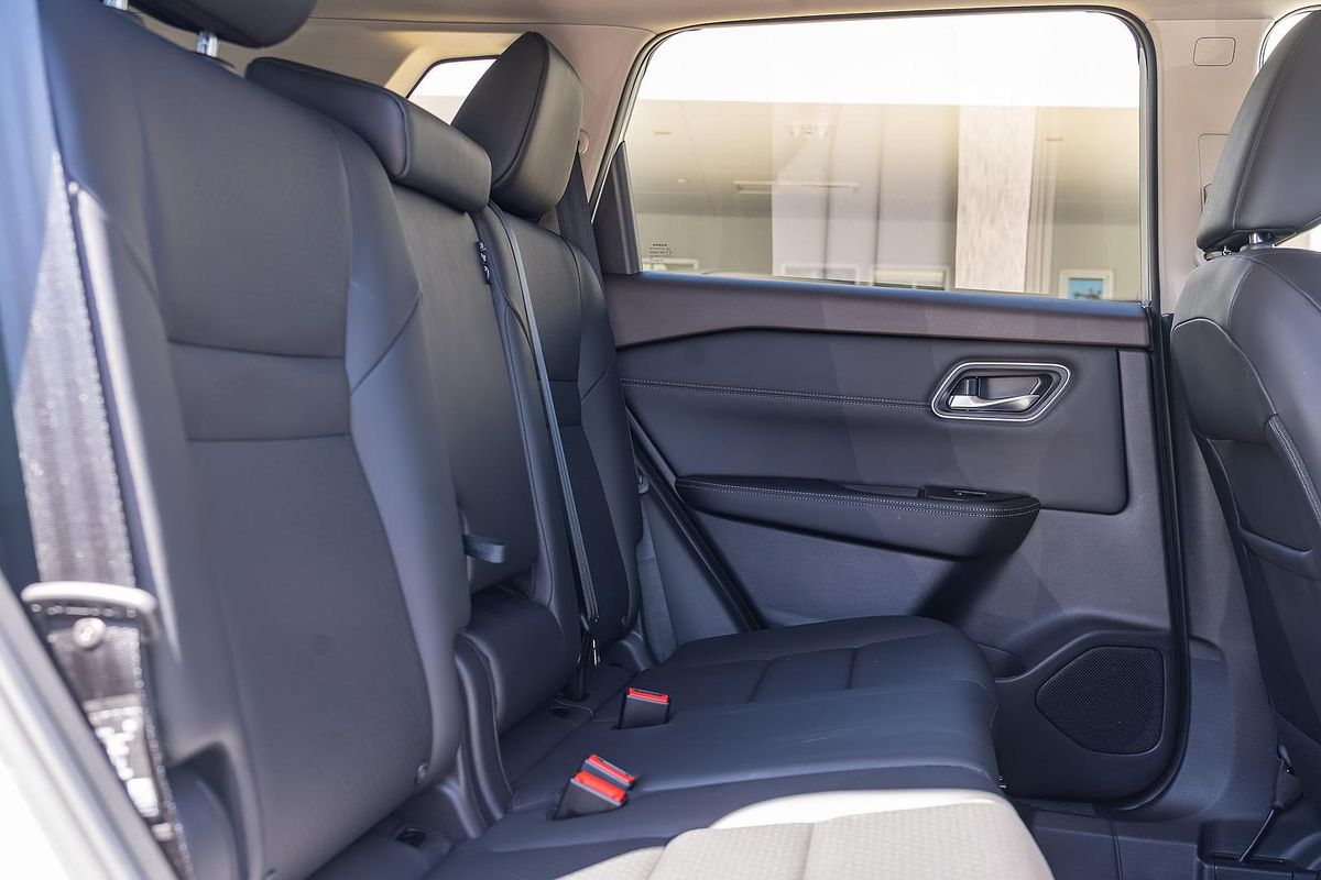 2025 Nissan X-TRAIL ST-L T33