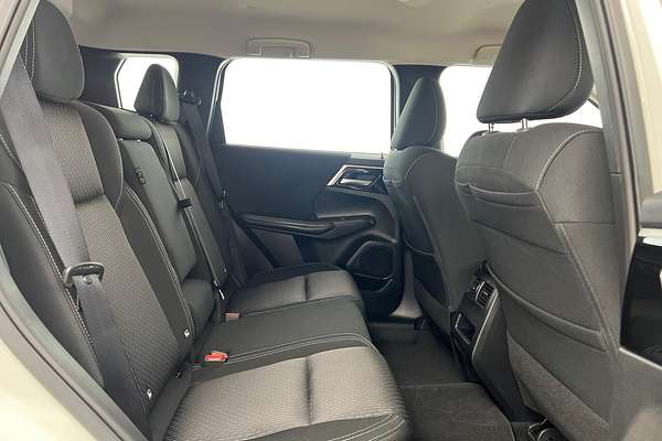 2024 Mitsubishi Outlander OUTLANDER ES 5 SEAT (AWD) ZM4M45