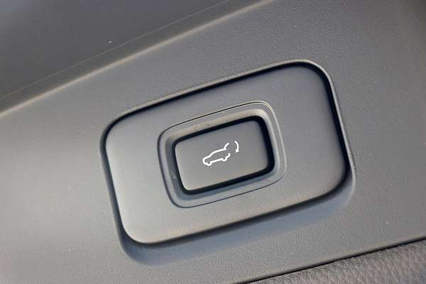 2025 Isuzu MU-X X-TERRAIN