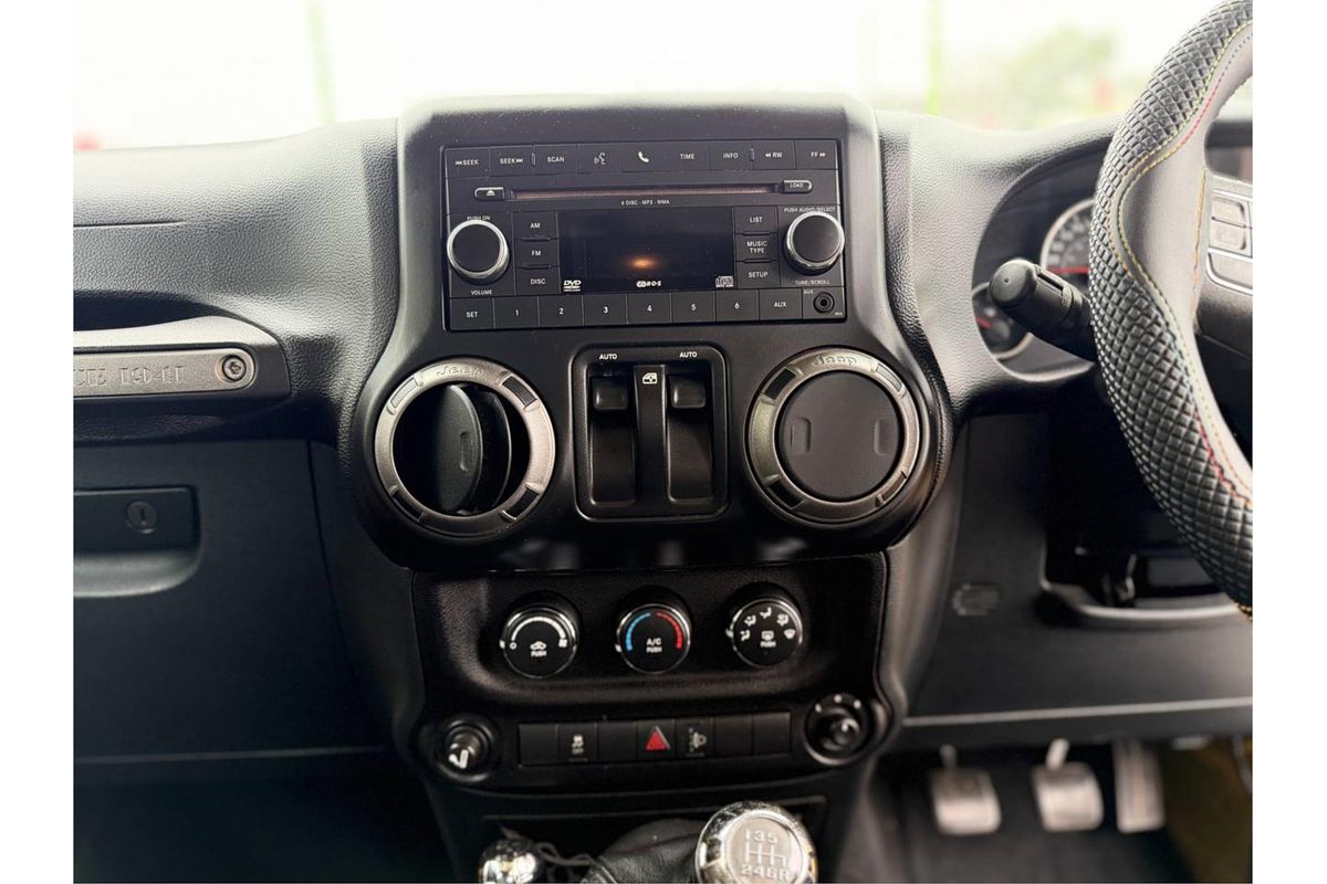 2010 Jeep WRANGLER RENEGADE (4x4) JK MY09