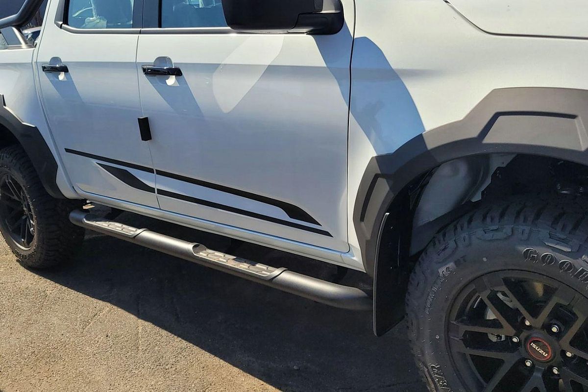 2024 Isuzu D-MAX BLADE 4X4