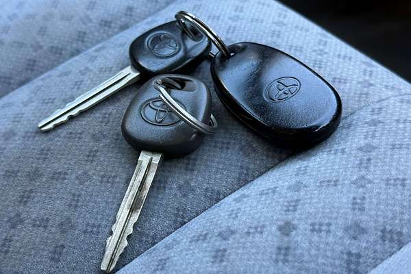 2004 Toyota Avalon GXi MCX10R Mark III