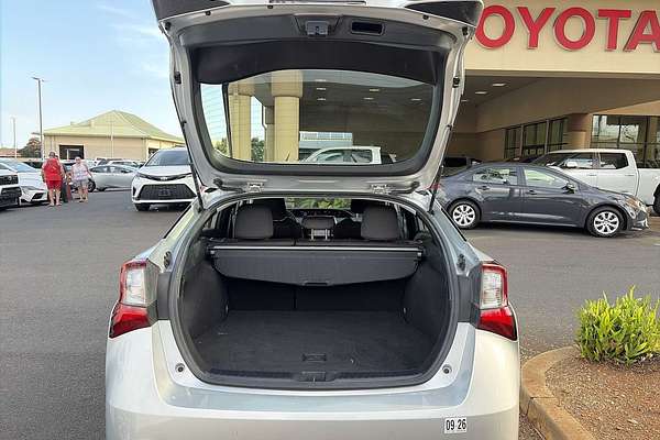 2022 Toyota Prius LE