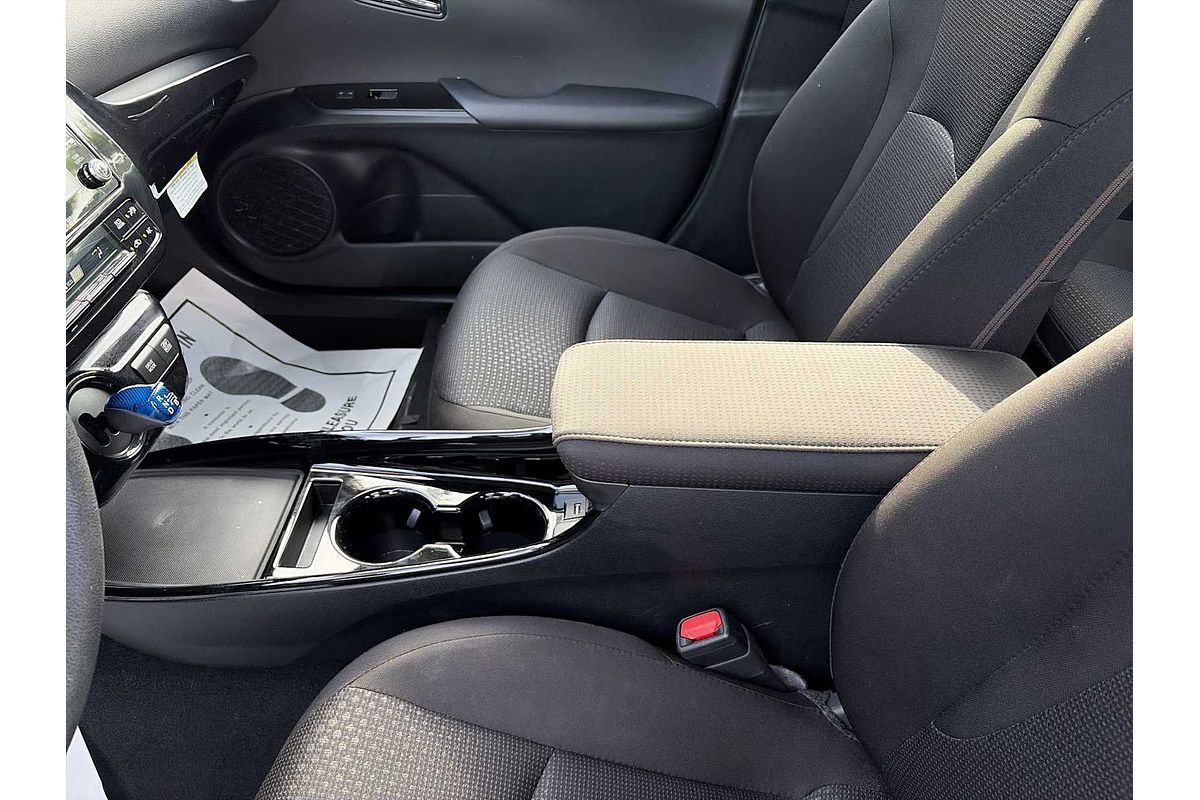 2022 Toyota Prius LE