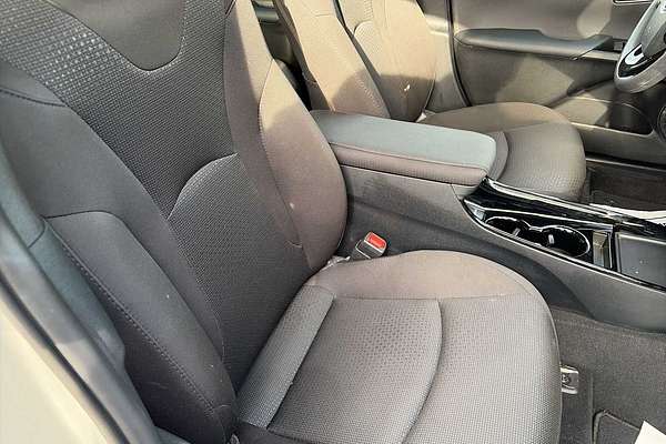 2022 Toyota Prius LE