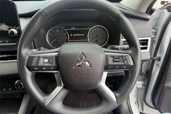 2022 Mitsubishi Outlander ES ZM