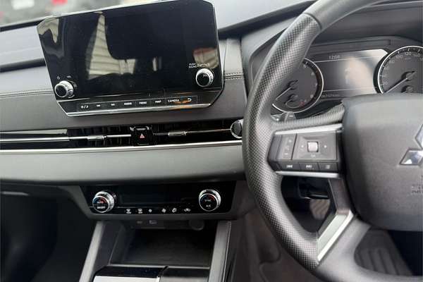 2022 Mitsubishi Outlander ES ZM