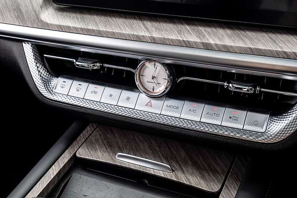 2025 GWM Tank 500 Ultra Hybrid P03