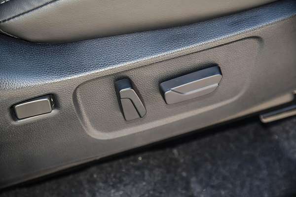 2025 Isuzu MU-X LS-T