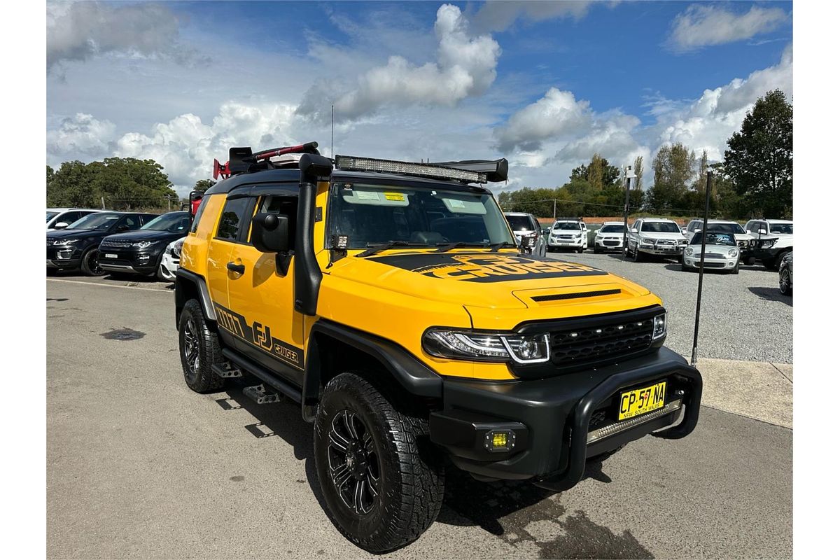 2011 Toyota FJ Cruiser  GSJ15R