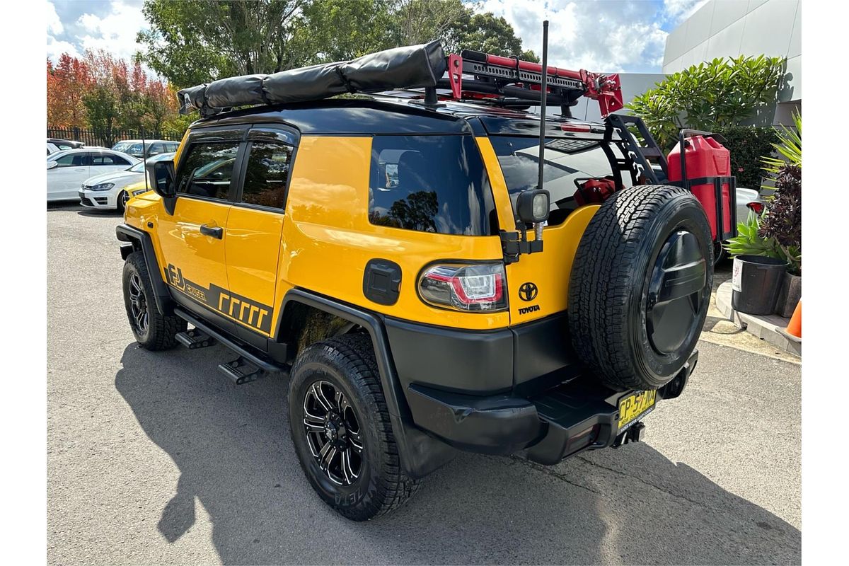 2011 Toyota FJ Cruiser  GSJ15R