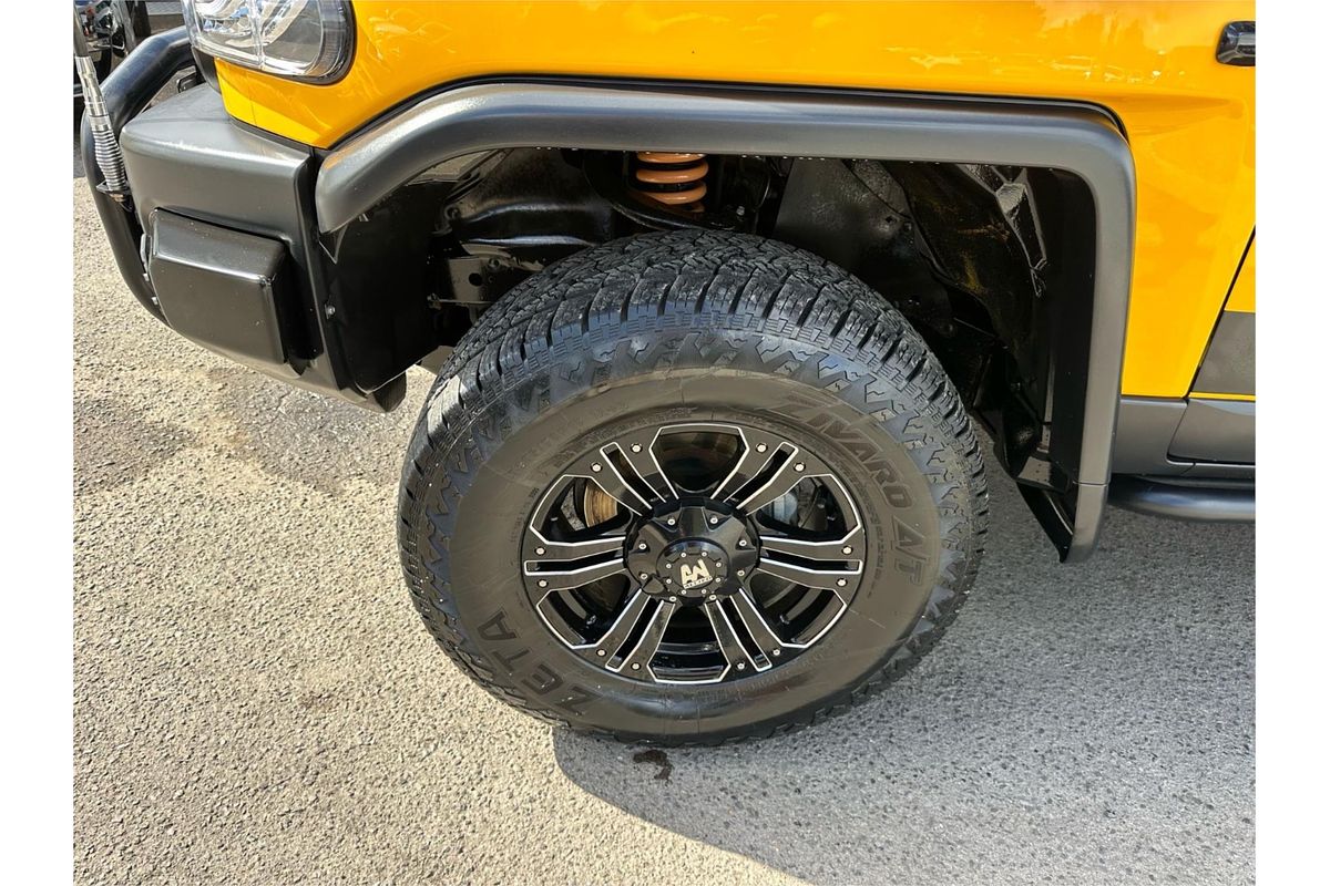 2011 Toyota FJ Cruiser  GSJ15R