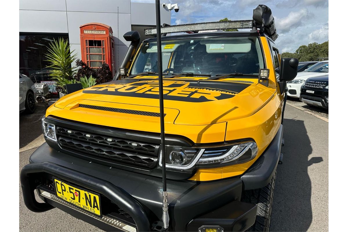 2011 Toyota FJ Cruiser  GSJ15R