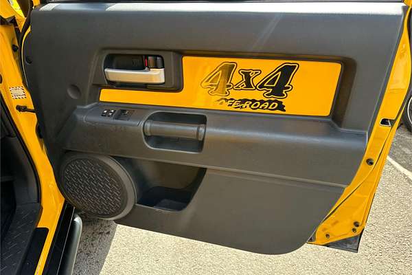 2011 Toyota FJ Cruiser  GSJ15R