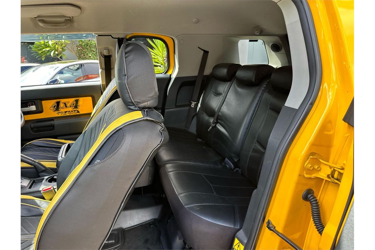 2011 Toyota FJ Cruiser  GSJ15R