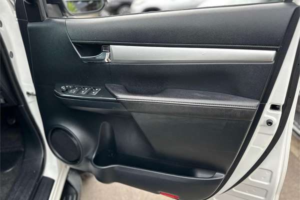 2018 Toyota Hilux SR5 (4x4) GUN126R MY19 4X4