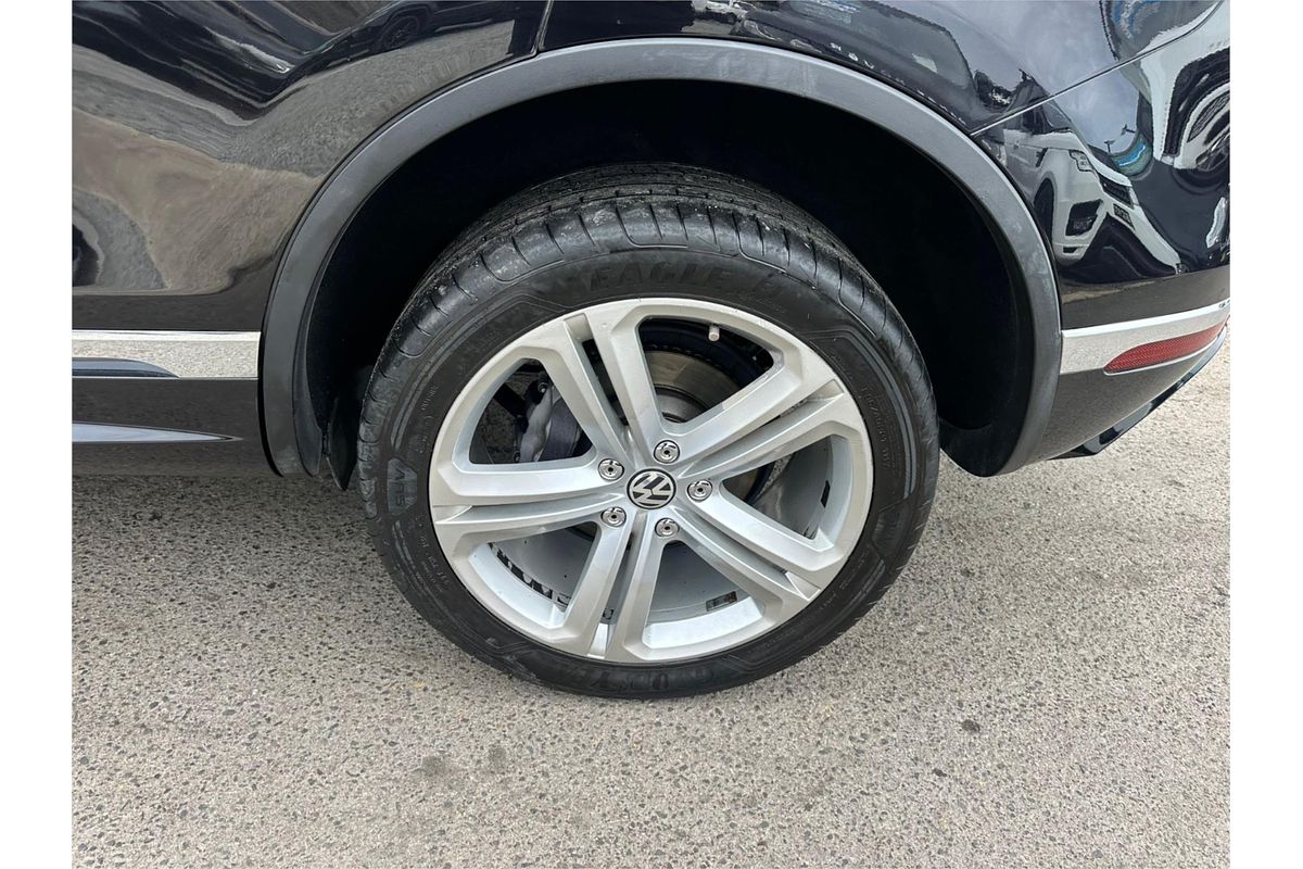 2015 Volkswagen Touareg V8 TDI R-LINE 7P MY16