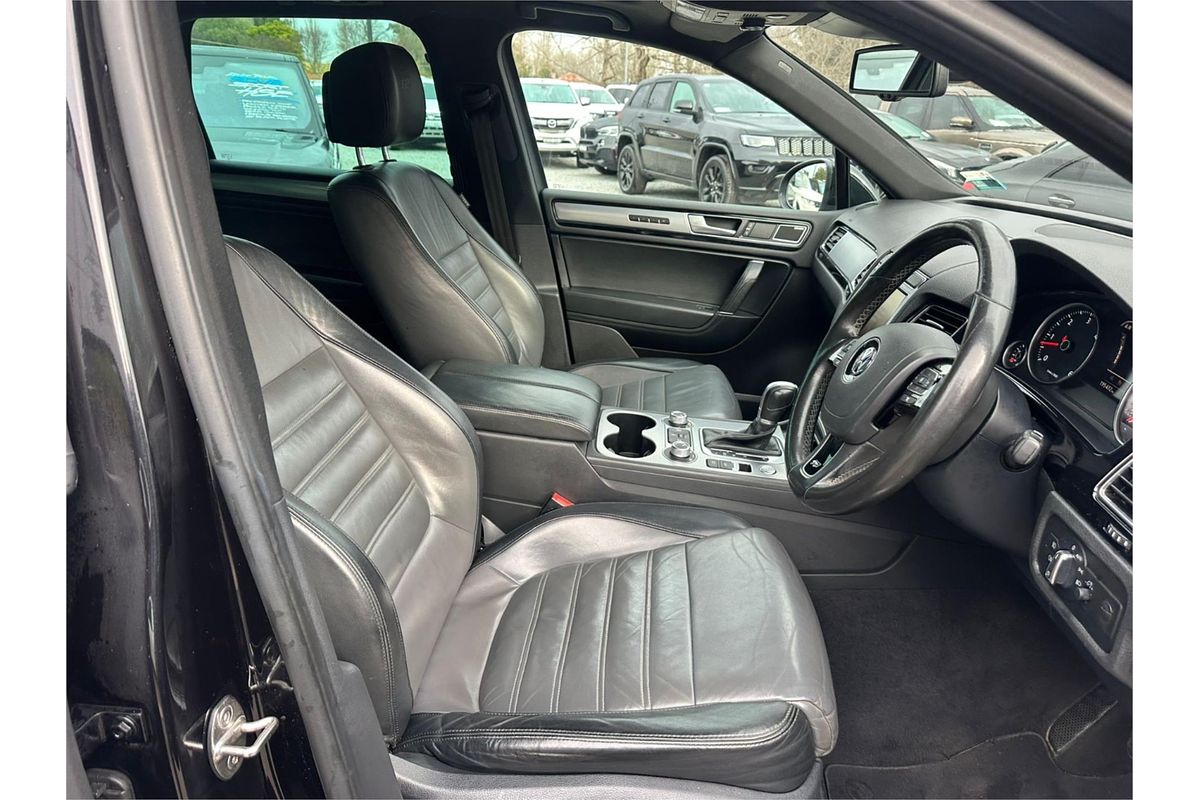 2015 Volkswagen Touareg V8 TDI R-LINE 7P MY16