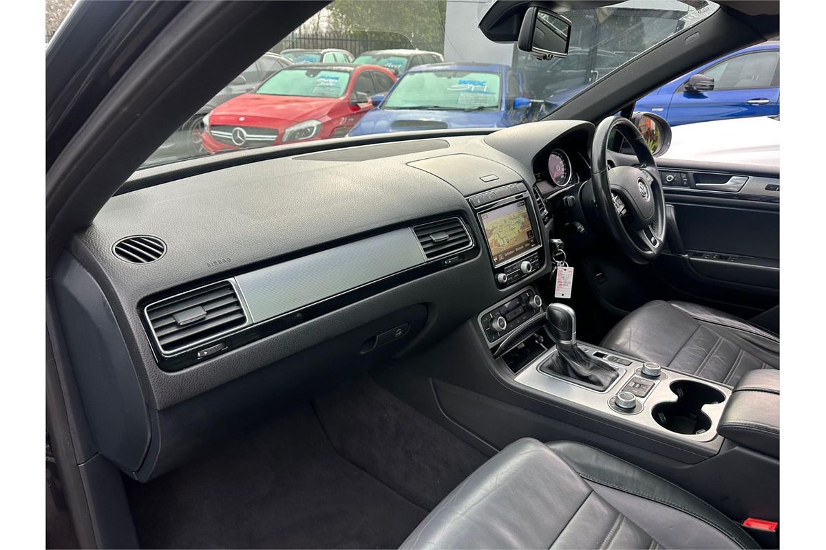 2015 Volkswagen Touareg V8 TDI R-LINE 7P MY16