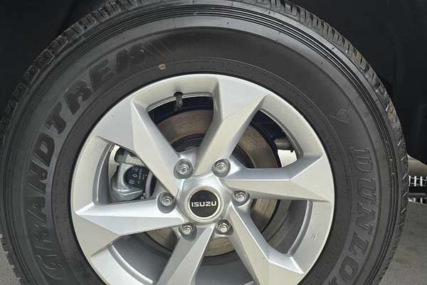 2025 Isuzu MU-X LS-M