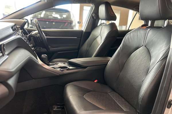 2018 Toyota Camry SX GSV70R