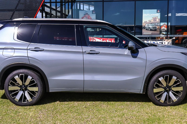 2025 Mitsubishi Outlander Exceed Tourer ZM AWD