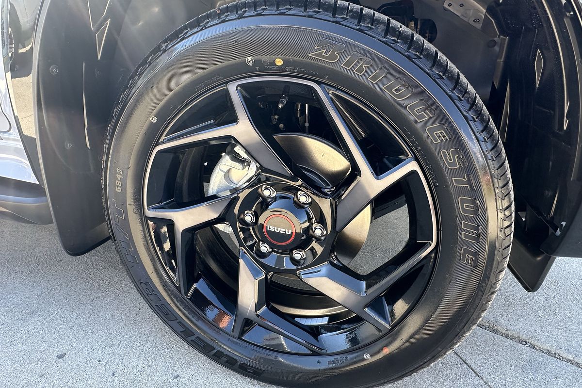 2025 Isuzu MU-X X-TERRAIN