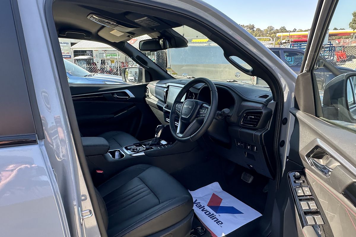 2025 Isuzu MU-X X-TERRAIN