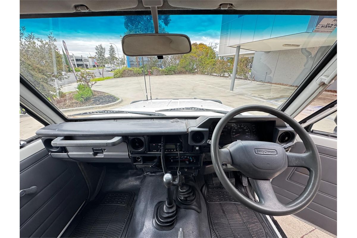 2005 Toyota Landcruiser HZJ79R 4X4