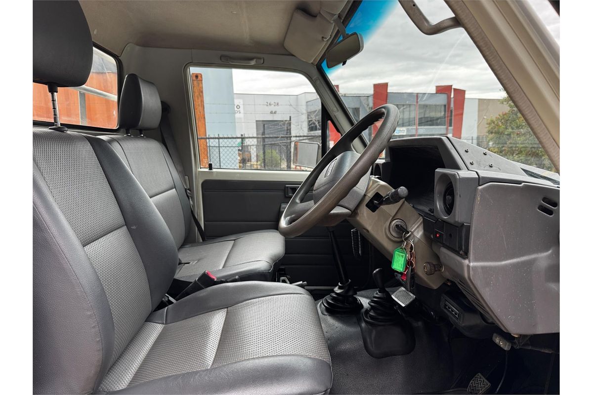 2005 Toyota Landcruiser HZJ79R 4X4