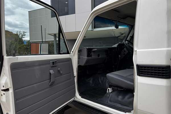 2005 Toyota Landcruiser HZJ79R 4X4