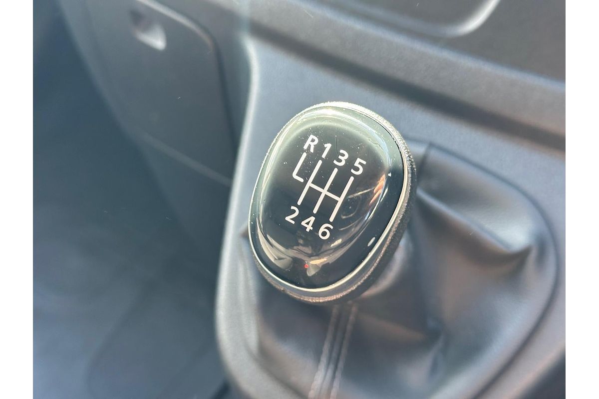 2021 Mitsubishi Express GLX SN SWB