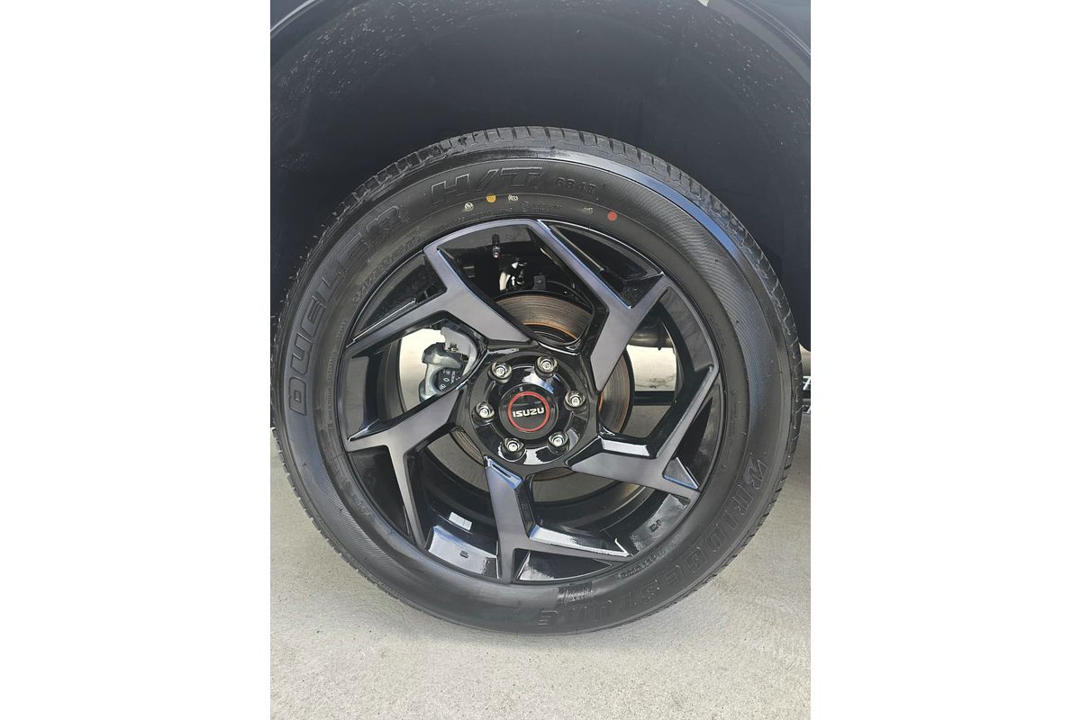 2025 Isuzu MU-X X-TERRAIN