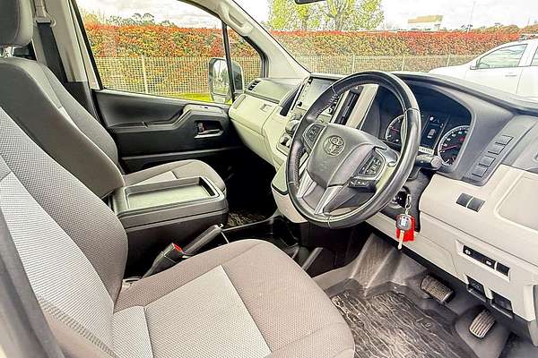 2022 Toyota Hiace Commuter GDH322R ELWB High Roof