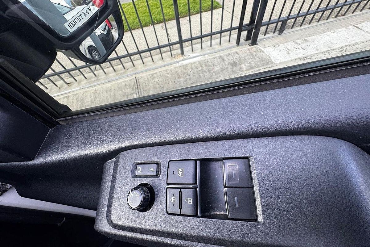 2022 Toyota Hiace Commuter GDH322R ELWB High Roof