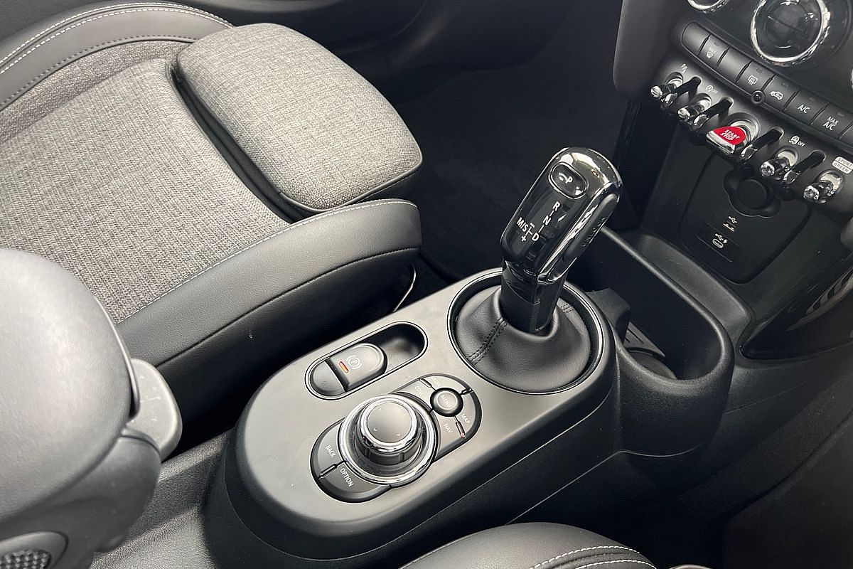 2021 MINI Hatch Cooper Classic F55 LCI-2