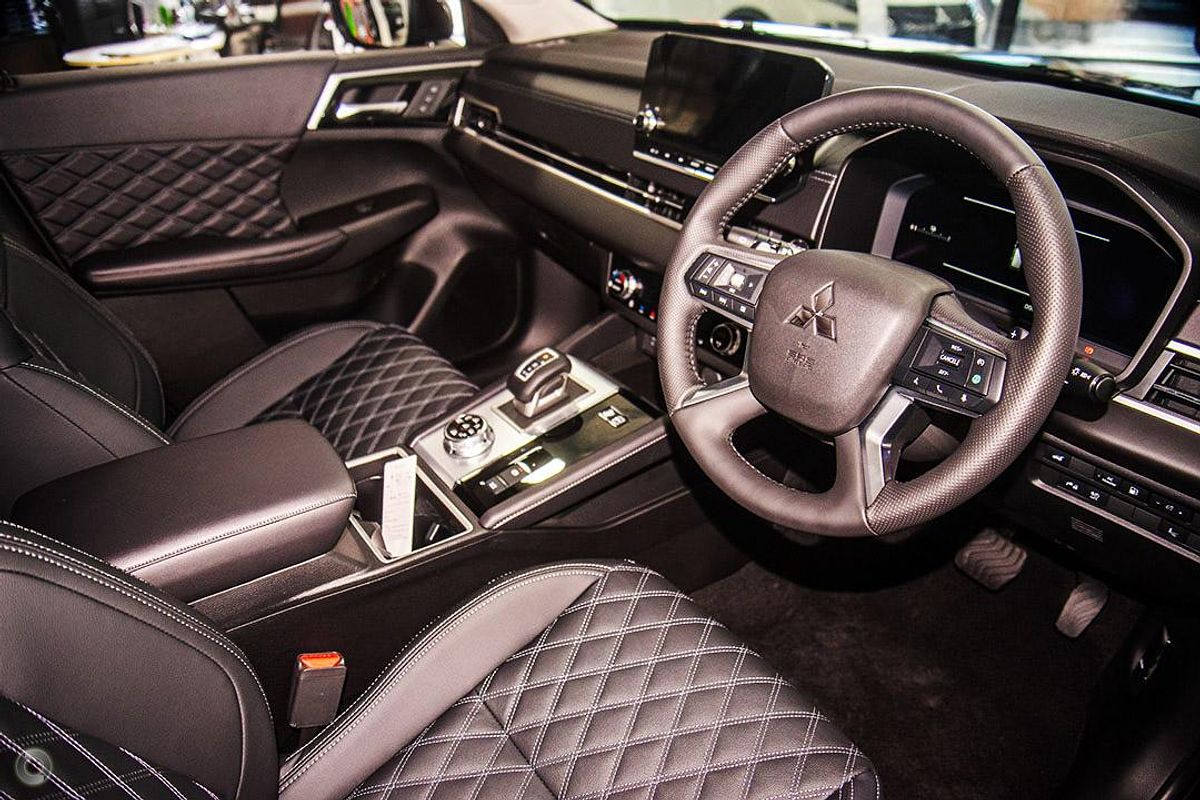 2025 Mitsubishi Outlander PHEV Exceed ZM