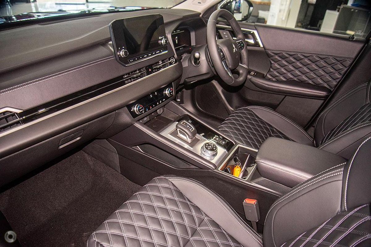 2025 Mitsubishi Outlander PHEV Exceed ZM