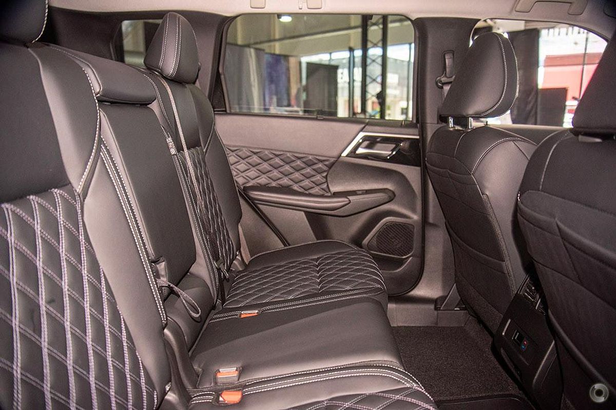 2025 Mitsubishi Outlander PHEV Exceed ZM