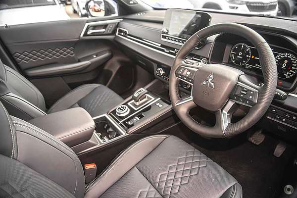 2025 Mitsubishi Outlander PHEV GSR ZM