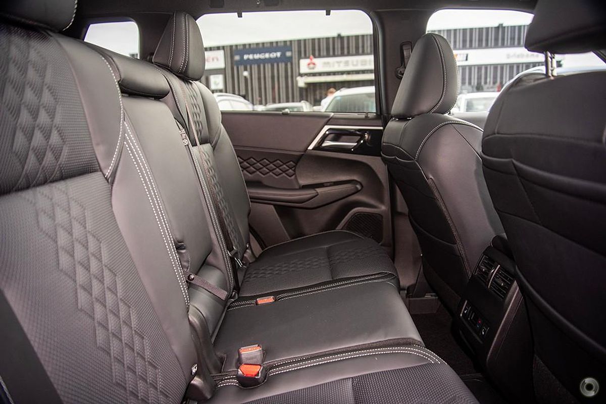 2025 Mitsubishi Outlander PHEV GSR ZM