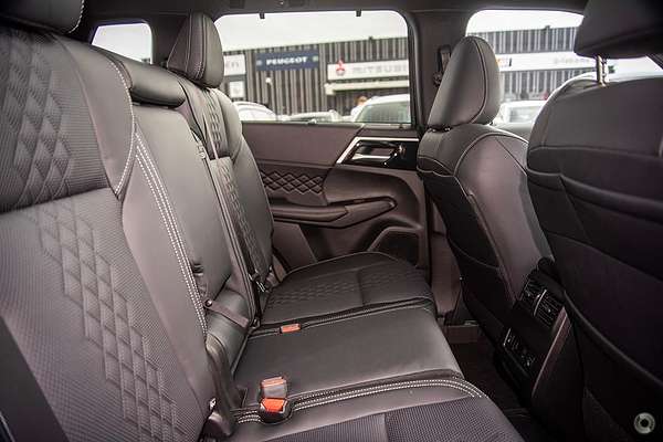 2025 Mitsubishi Outlander PHEV GSR ZM