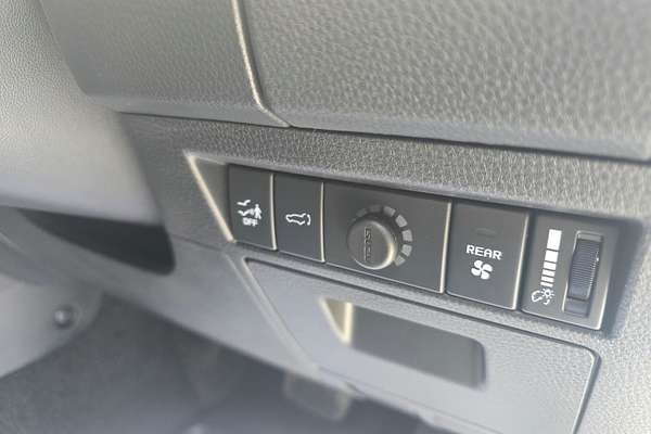 2025 Isuzu MU-X LS-T