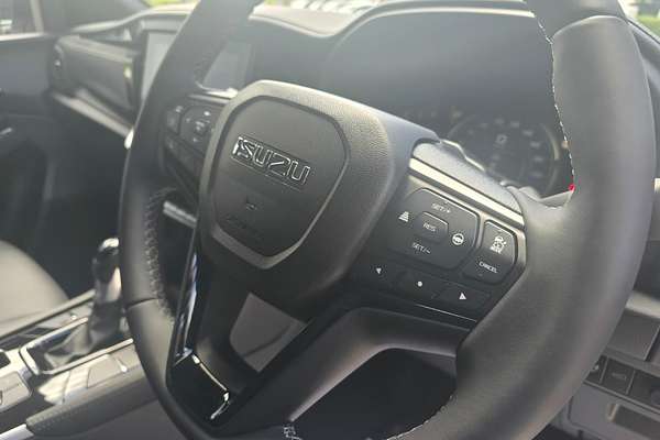 2025 Isuzu MU-X LS-T